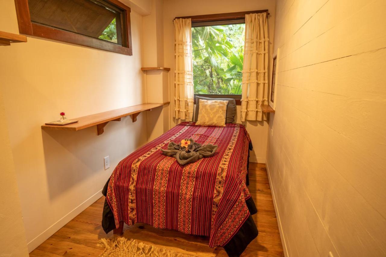Roam Yoga & Wellness Lodge Bocas del Toro Exterior photo