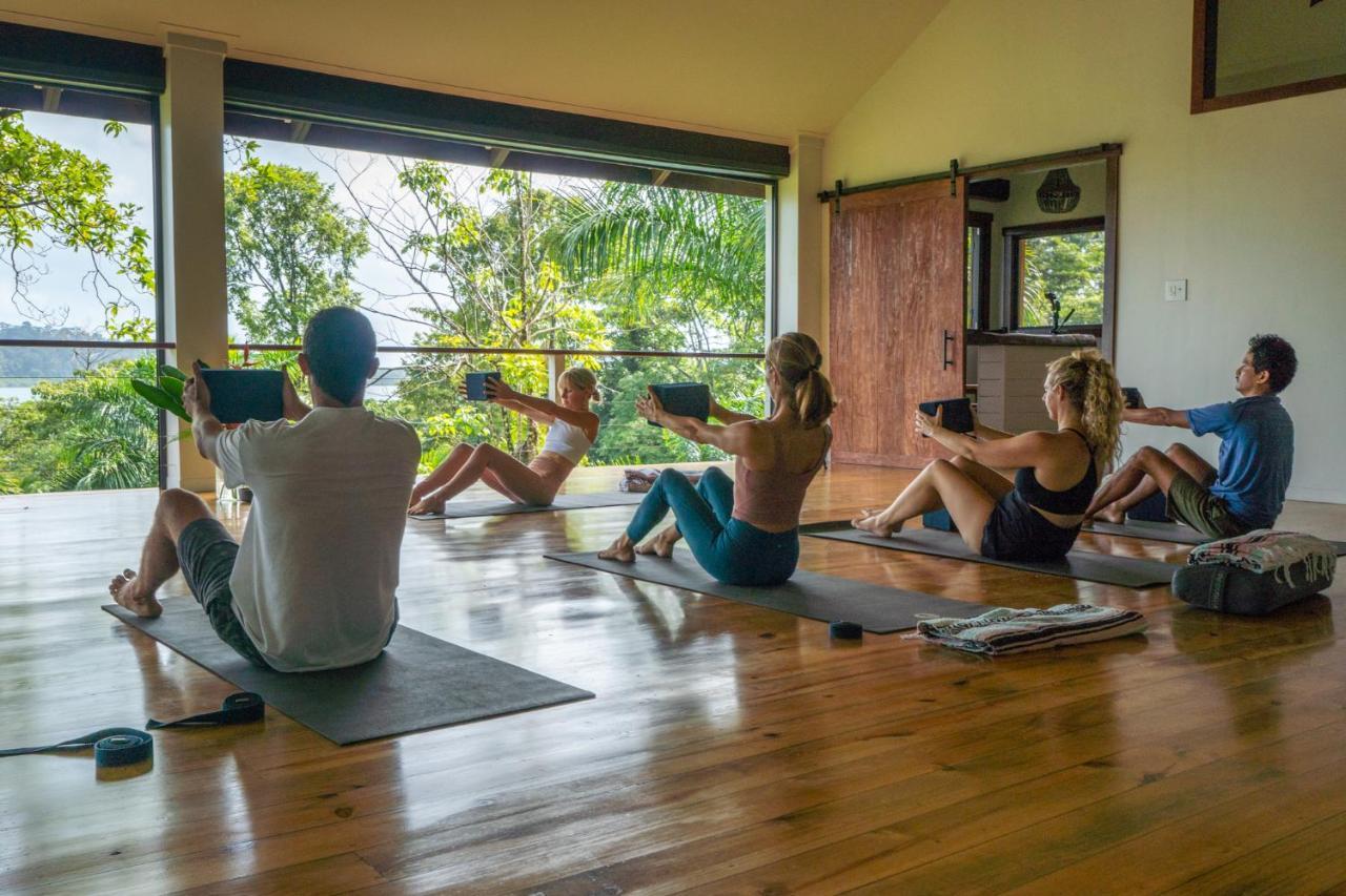 Roam Yoga & Wellness Lodge Bocas del Toro Exterior photo