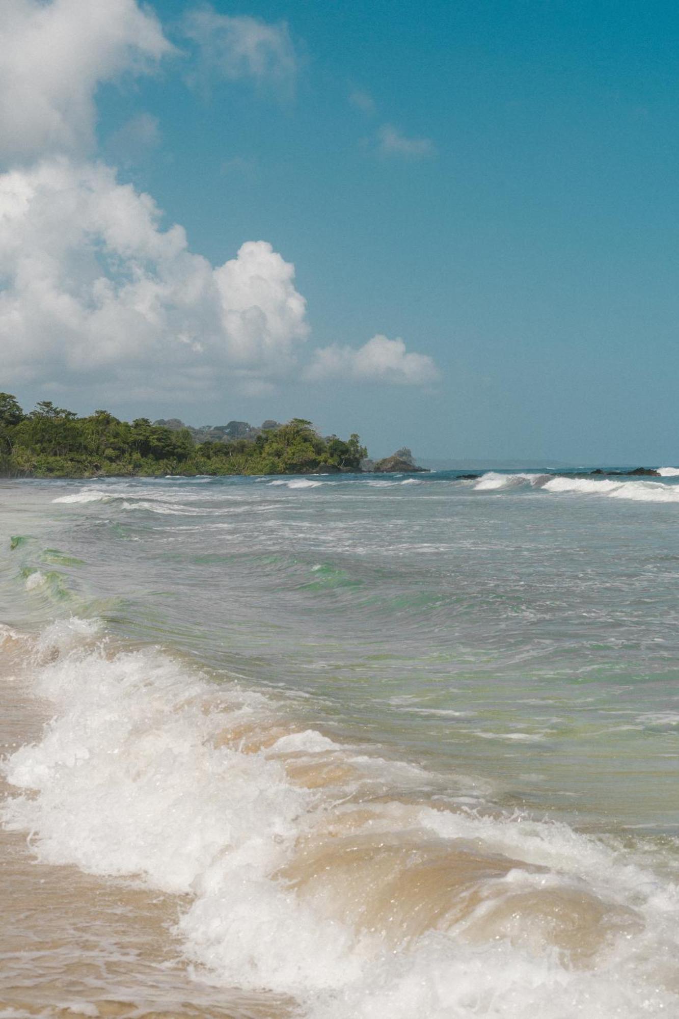 Roam Yoga & Wellness Lodge Bocas del Toro Exterior photo