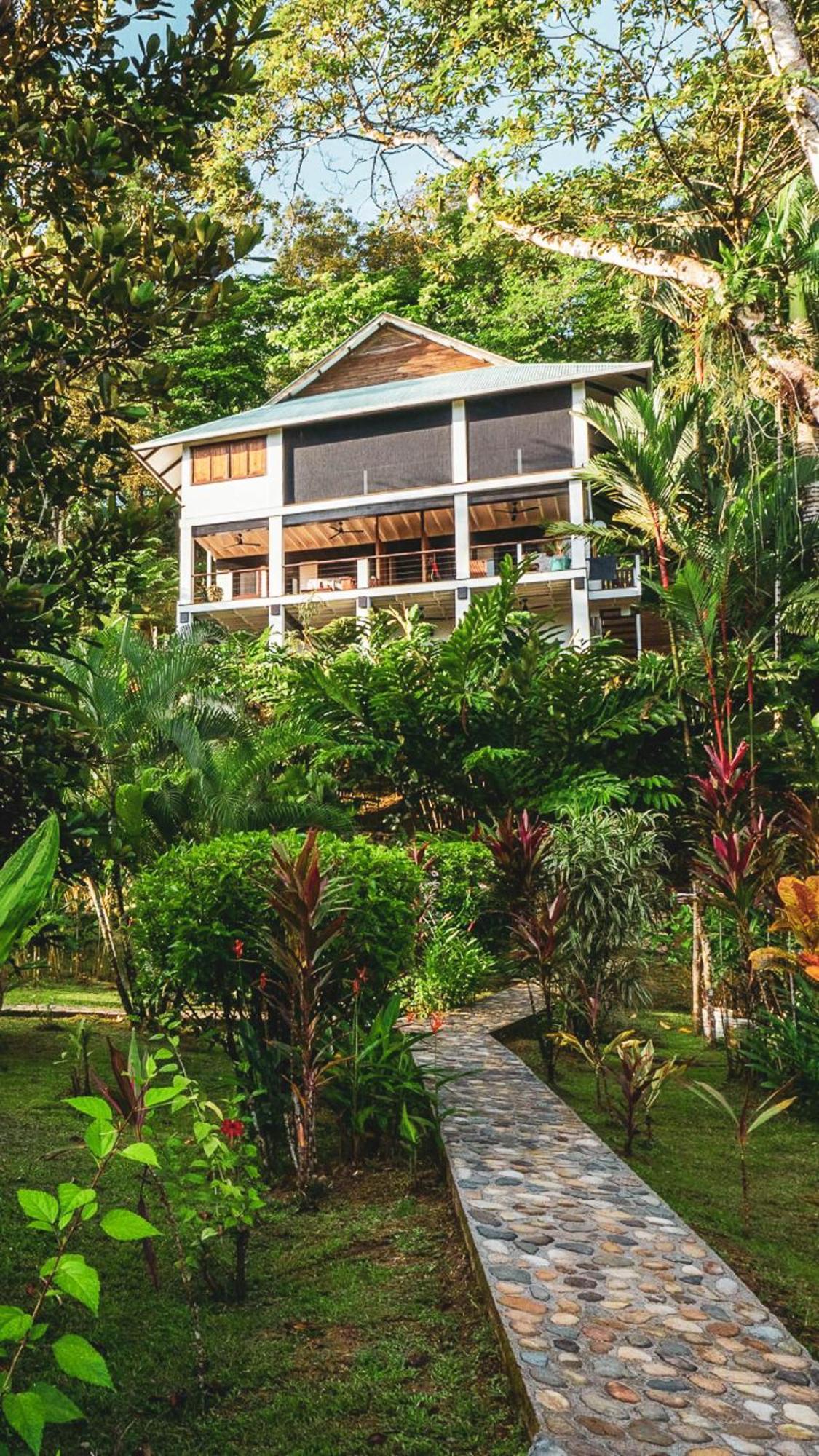 Roam Yoga & Wellness Lodge Bocas del Toro Exterior photo